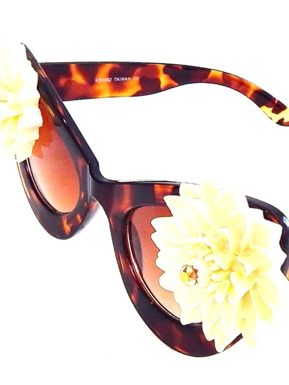 GASOLINE GLAMOUR CATS MEOW CREAM LILY POND GLASSES 🪷🪷🪷